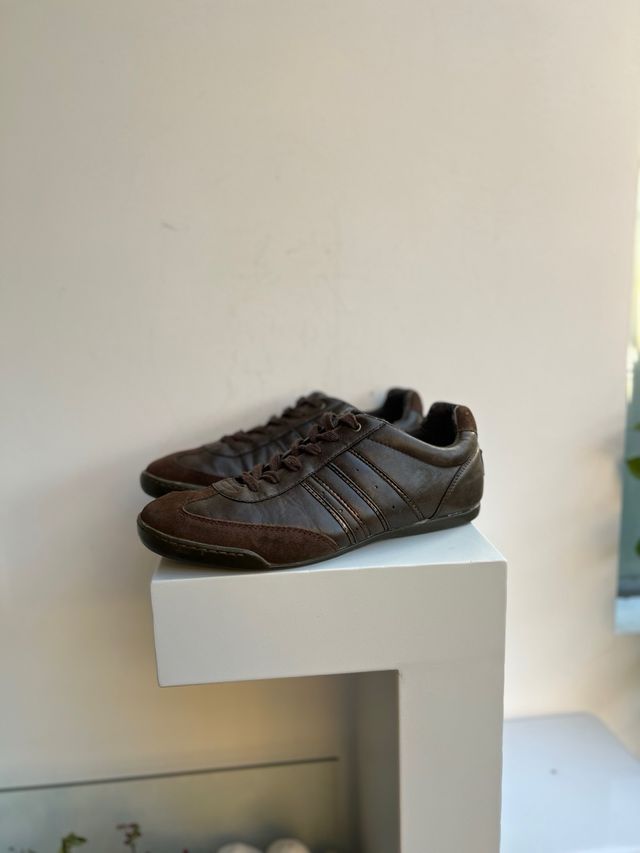 Zapatillas casual de piel. Preciosas