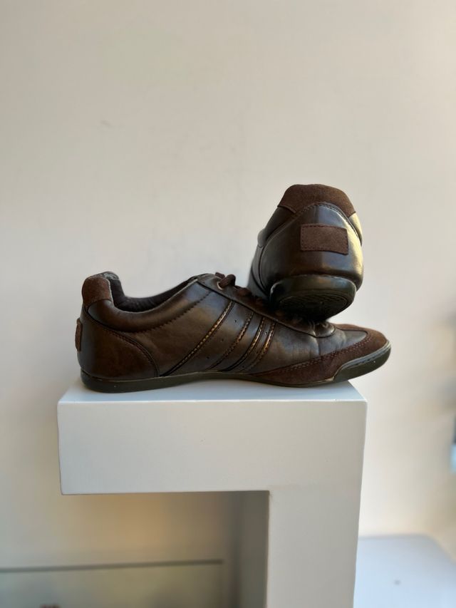 Zapatillas casual de piel. Preciosas