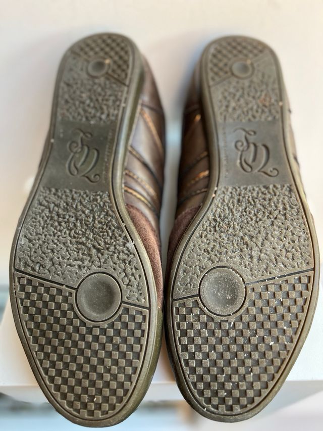 Zapatillas casual de piel. Preciosas