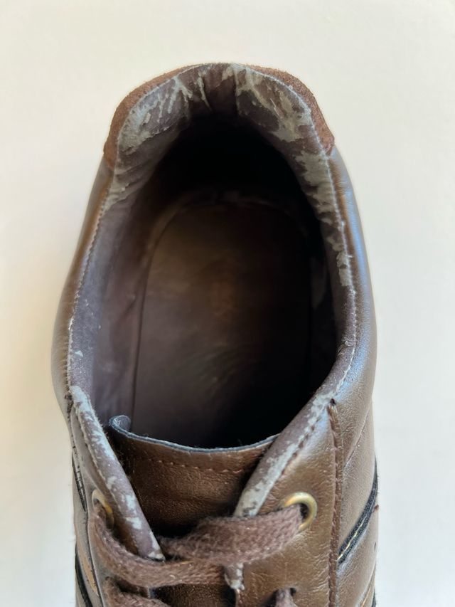 Zapatillas casual de piel. Preciosas