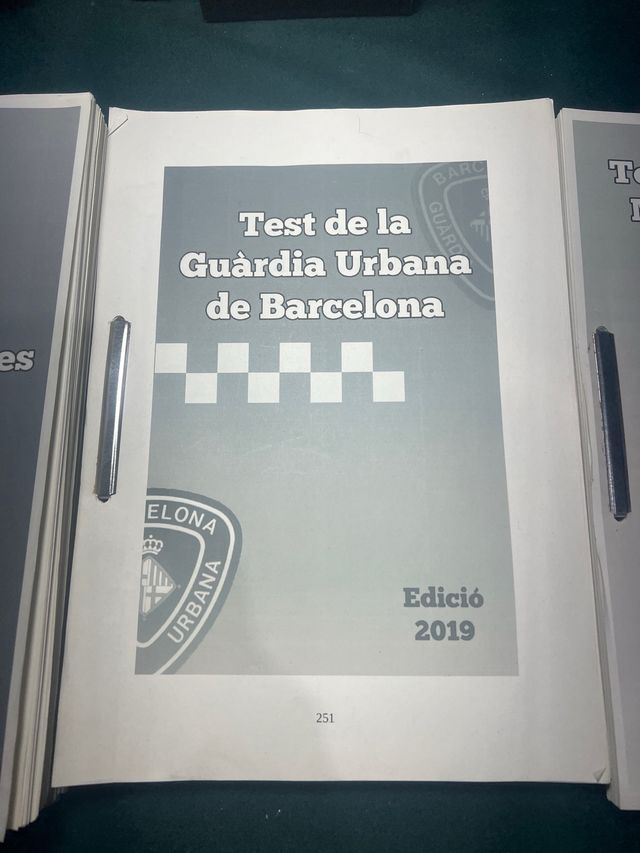 Libros test de Guardia urbana y Mossos