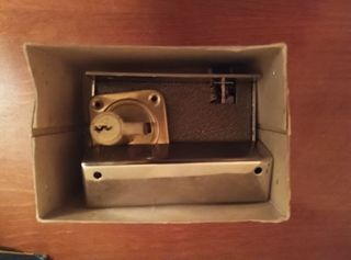 Cerradura antigua sin estrenar Azbe 56 A