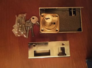 Cerradura antigua sin estrenar Azbe 56 A