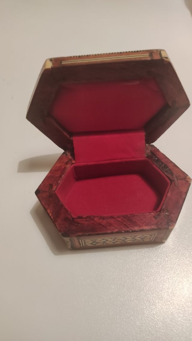 Cofanetto portagioie in legno e madre