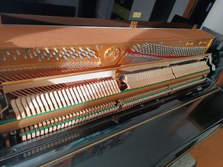Piano marca Astor