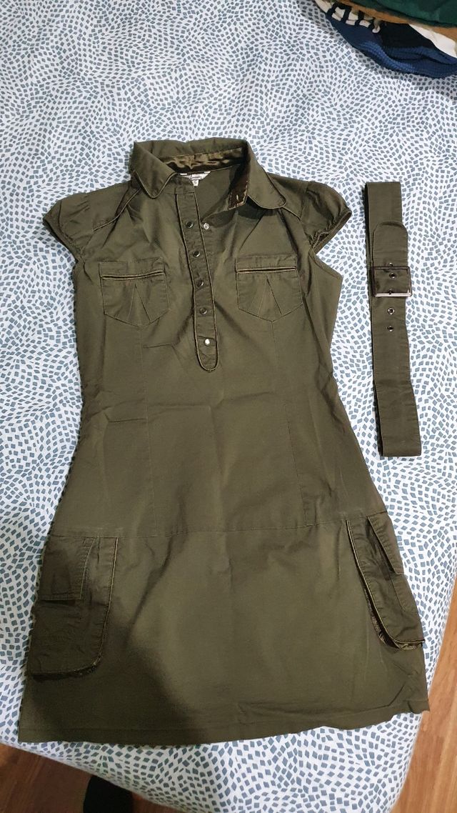 Vestido camisero tipo cargo verde