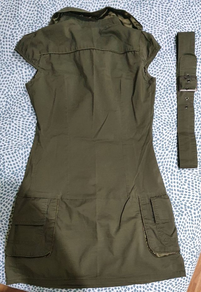 Vestido camisero tipo cargo verde