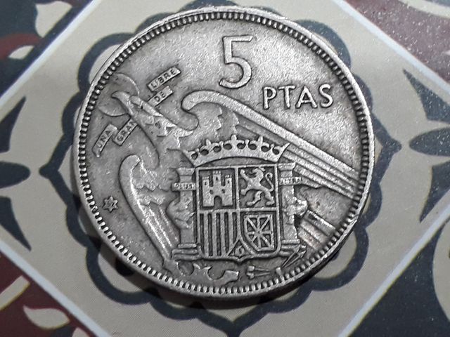 5 Pesetas 1957 estrella 57 MONEDA del CAUDILLO
