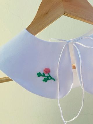 Collar Peter Pan desmontable bordado a mano