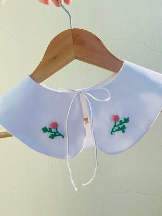 Collar Peter Pan desmontable bordado a mano