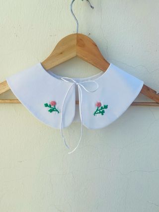 Collar Peter Pan desmontable bordado a mano