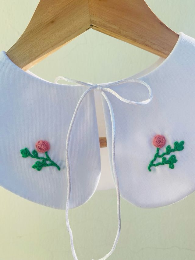Collar Peter Pan desmontable bordado a mano