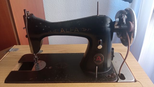 Maquina de coser Alfa
