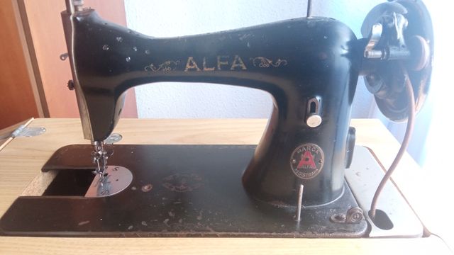 Maquina de coser Alfa