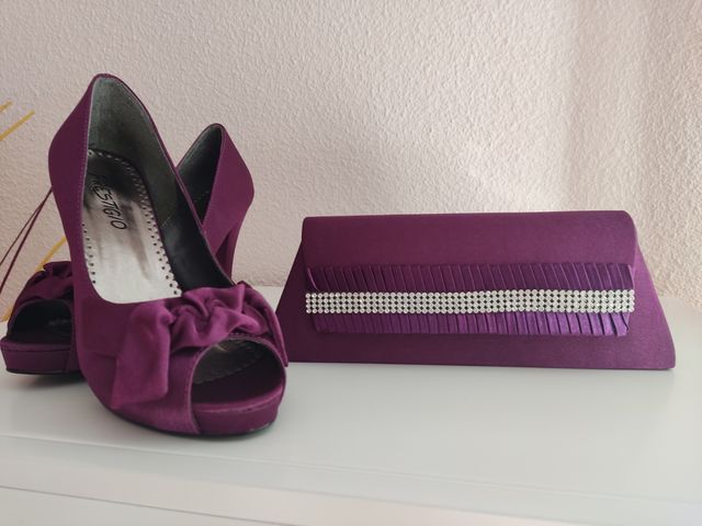 Zapatos y bolso haciendo juego