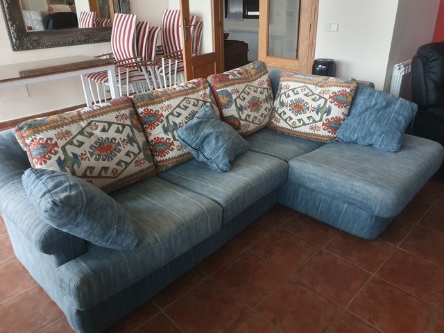 SOFA DE TRES PLAZAS CHESLONGE