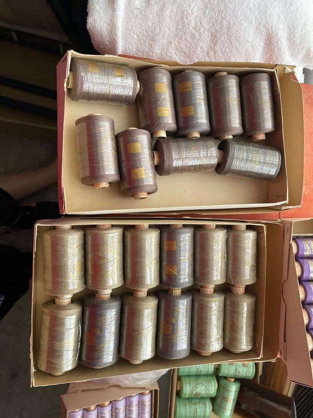 Lote de bobinas, peines y surtido