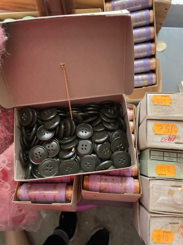 Lote de bobinas, peines y surtido