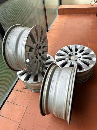 Llantas Mercedes Benz 16 pulgadas.