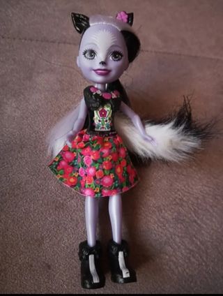 Muñeca Piny Lilith Famosa + Enchantimals Mattel