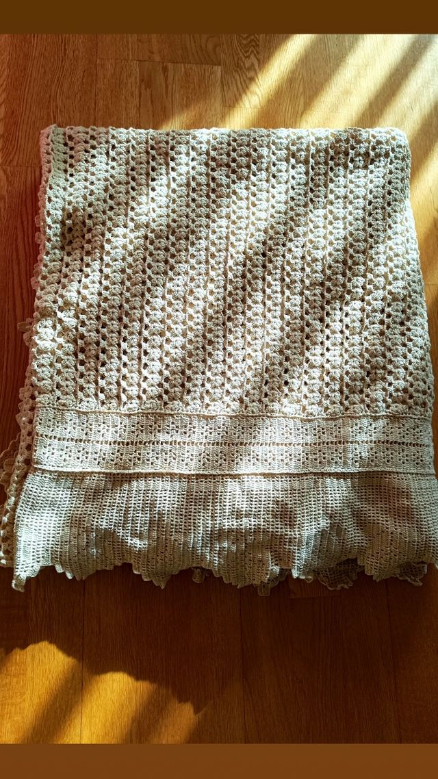 Colcha hecha a mano sin estrenar.