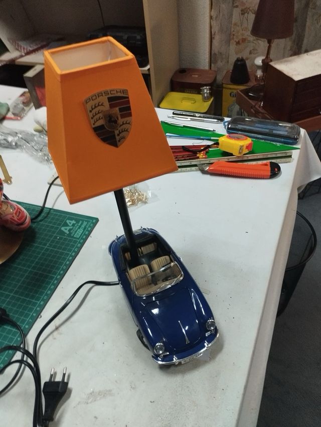 LAMPARA SOBREMESA MOTIVO PORCHE