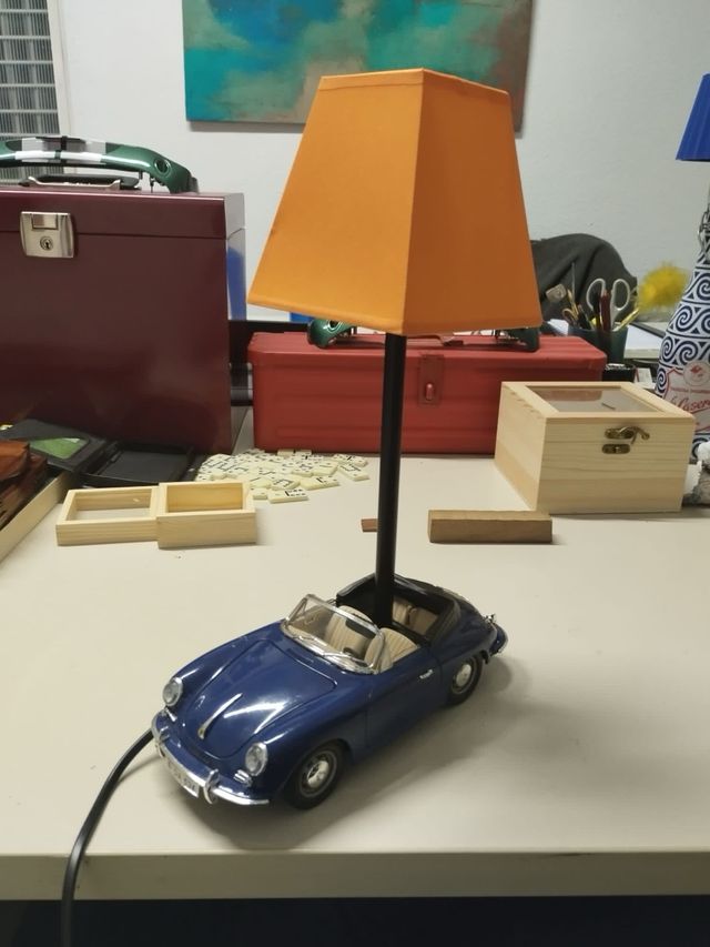 LAMPARA SOBREMESA MOTIVO PORCHE