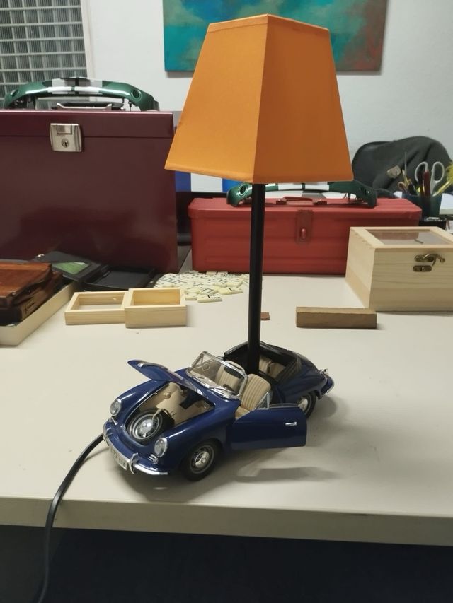 LAMPARA SOBREMESA MOTIVO PORCHE