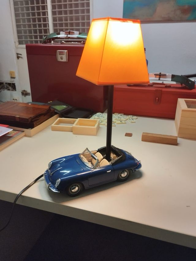 LAMPARA SOBREMESA MOTIVO PORCHE