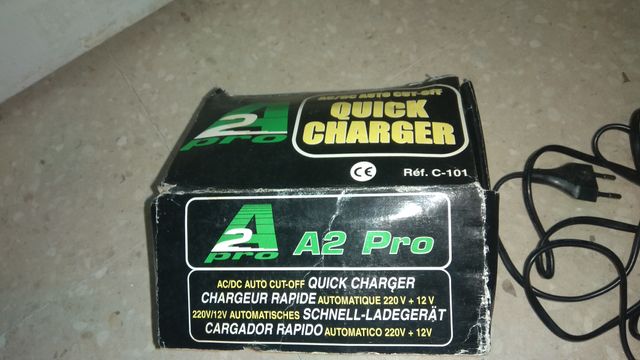 CARGADOR PEQUEÑO BATERIAS DE AUTOMODELISMO