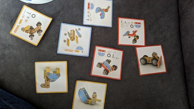 Wooden builder set. Eurekakids