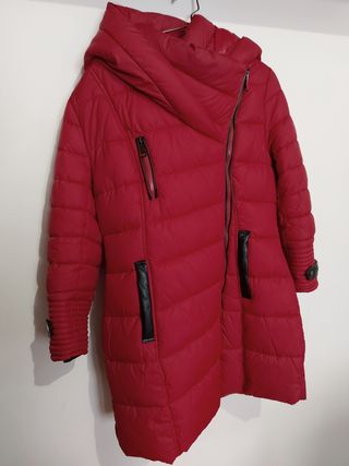 Abrigo de plumas rojo