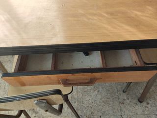 Mesa extensible y dos sillas