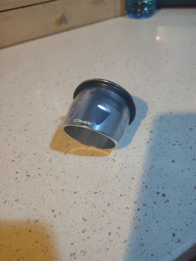 Cola de escape Tmax 530