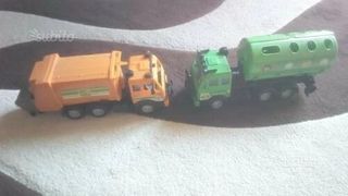 Due camion giocattolo arancione e verde - Lotto