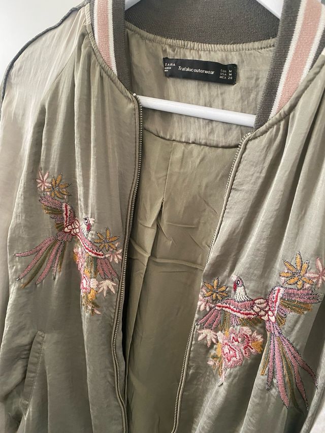 Bomber bordada Zara