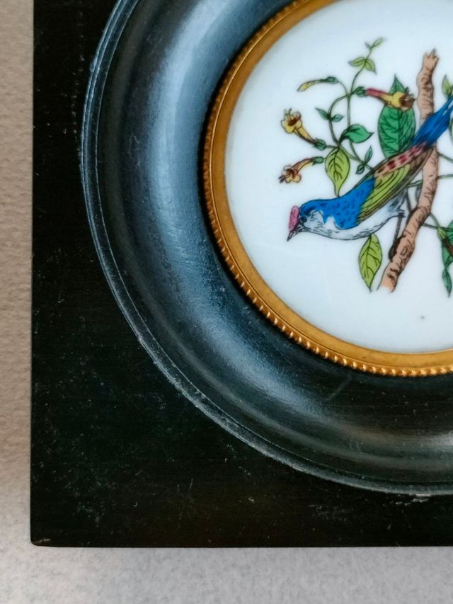 Piccola cornice con dipinto uccellino su ceramica