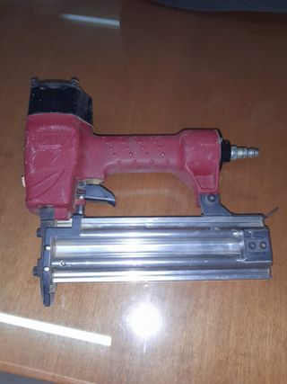 maquina de clavar puntillas de aire