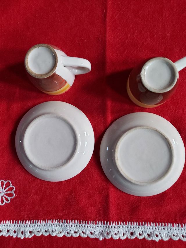 Set da due caffè tazzine con piattino