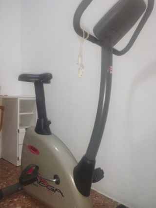 Bicicleta estática con pulsómetro 