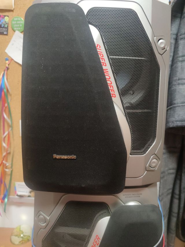 Equipo de música y altavoces