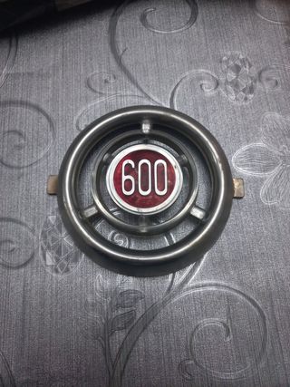 Emblema central seat 600