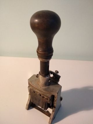 SELLO METALICO ANTIGUO