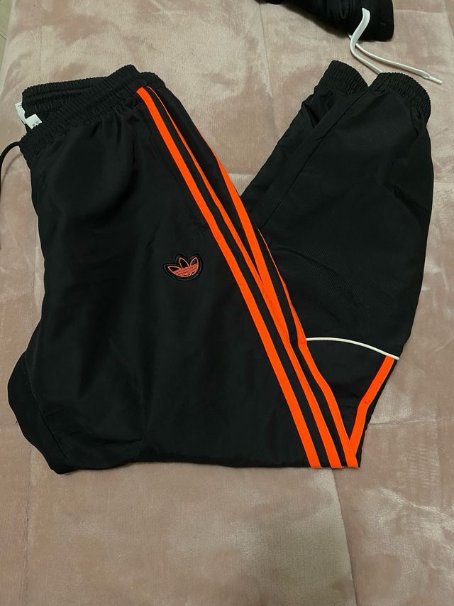 pantalone adidas sportivo nero e corallo