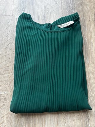 camisa verde plisada