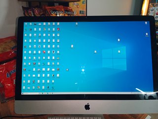 ordenador Apple con sistema operativo Windows.