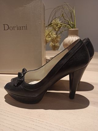 Zapatos teñidos de negro Doriani