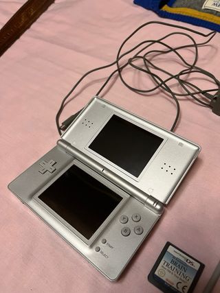 Nintendo DS con funda y 1 juego