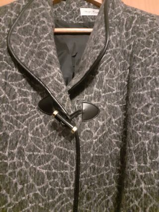 Abrigo  lana  100%  IMPECABLE leopardo gris