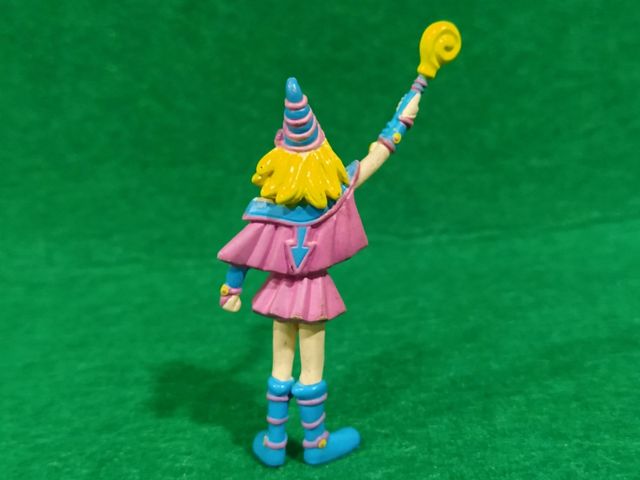 Minifigura Yu-Gi-Oh! - Dark Magician Girl (2002).